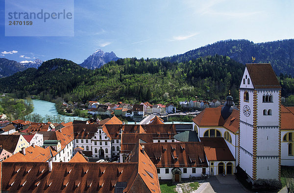 Erhöhte Ansicht von Gebäuden in der Stadt  Fussen  Ostallgau  Oberbayern  Bayern  Deutschland
