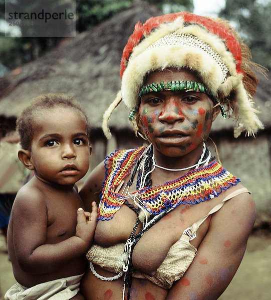 Asaro Frau und ChildPapua-Neu-Guinea  (1974)