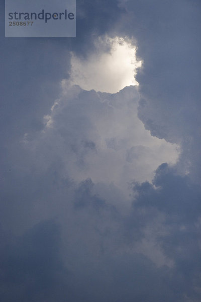 Dunkle Wolken am Himmel