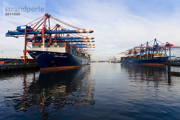 Deutschland  Hamburg  Waltershof  Container Terminal  Schiffe