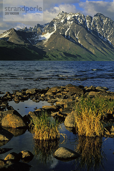 Abendlicht am Turguoise See & Chigmit CT SW AK Herbst Lake Clark NP