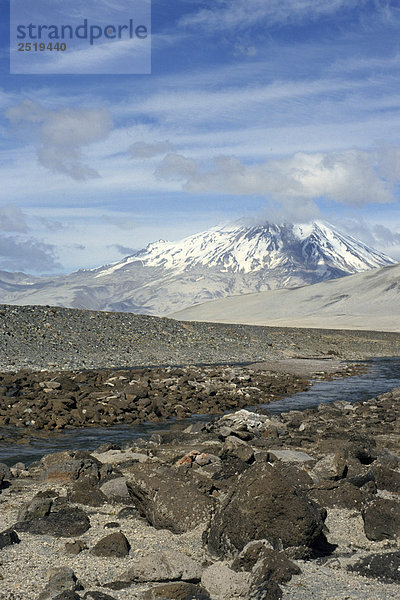 Flusses Lethe @ in der Nähe seiner Quellgebiet SW Alaska Sommer w/Mt. Griggs Katmai NP Tal der 10.000 Smokes