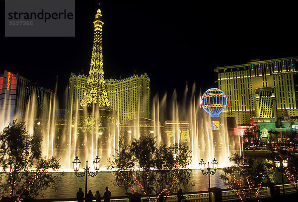 Paris  Aladdin  Bally's und Bellagio Fontänen auf dem Las Vegas Boulevard  Nevada