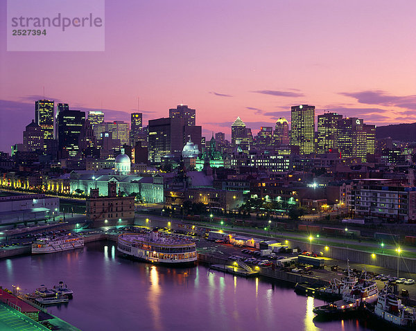 Blick auf Hafen  Altstadt von Montreal und Innenstadt  Montreal  Quebec