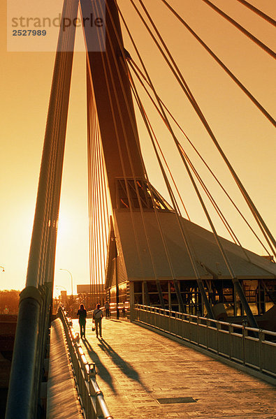 Fuß Brücke über Red River  Winnipeg  Manitoba.