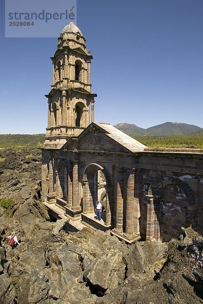 Kirche von Paricutin Vulkans  San Juan  Mexiko begraben.