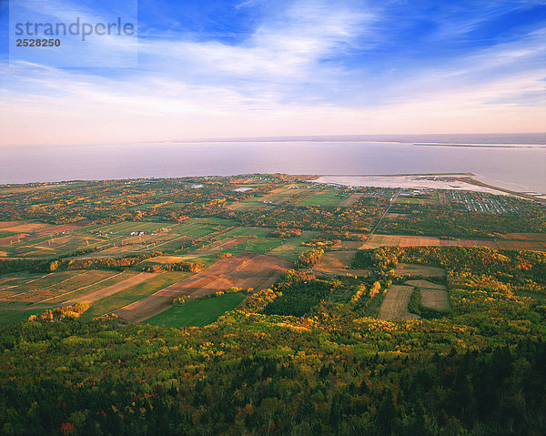 Luftbild von Felder am Sonnenuntergang  Gaspesie Region  Carleton  Québec