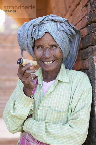 Lokale Frau  Bagan  Myanmar (Burma)