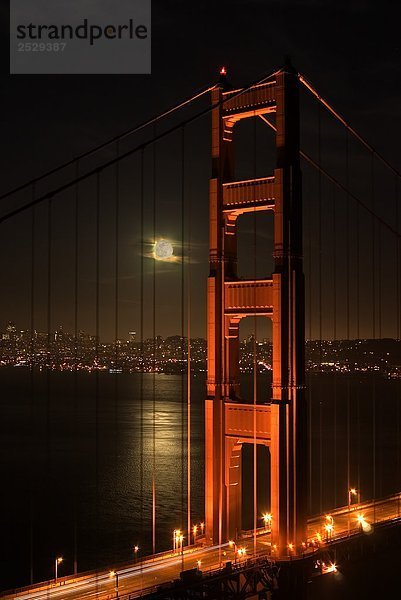 über aufwärts Mond Kalifornien Golden Gate Bridge San Francisco