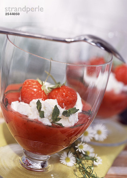 Erdbeere-Püree mit faisselle