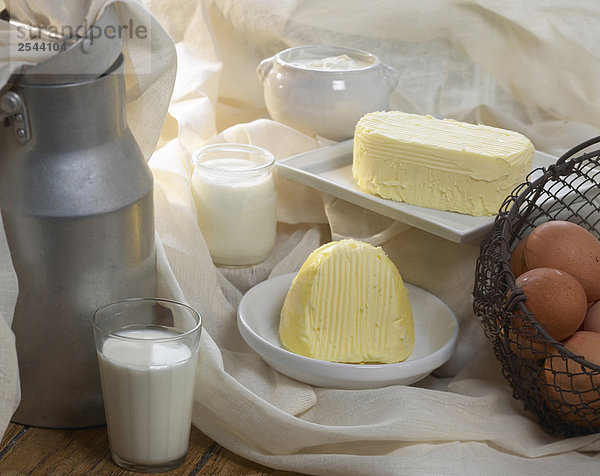 Milchprodukte  Butter  Milch  Joghurt und Eier