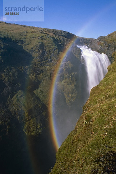 Landschaftlich Rainbow Wasserfall Islands