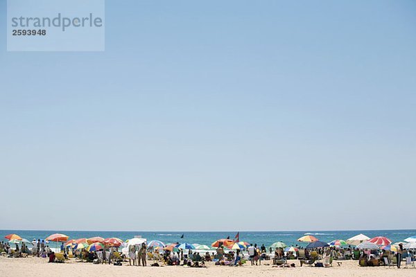 Menschen am Strand  Israel