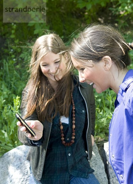 Mädchen mit Handy