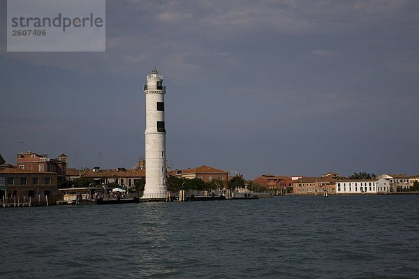 Leuchtturm an der Waterfront  Faro di Murano Leuchtturm  Veneto  Venedig  Italien