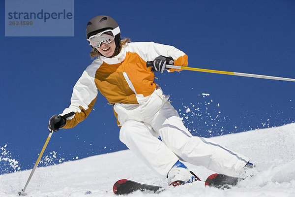 Mädchen beim Skifahren