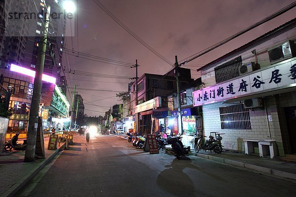 Gebäuden entlang der Straße  Puxi  Shanghai  China