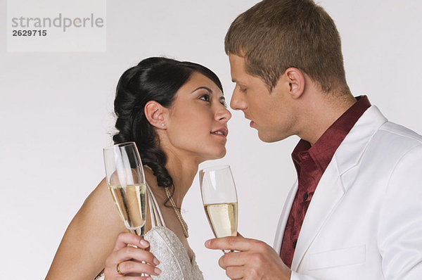 Brautpaar mit Champagner  Portrait