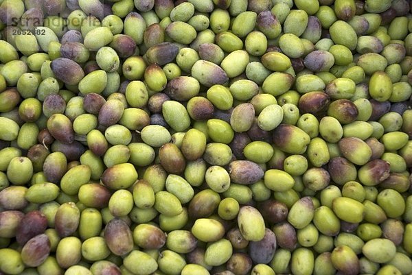 Frische Oliven (bildfüllend)