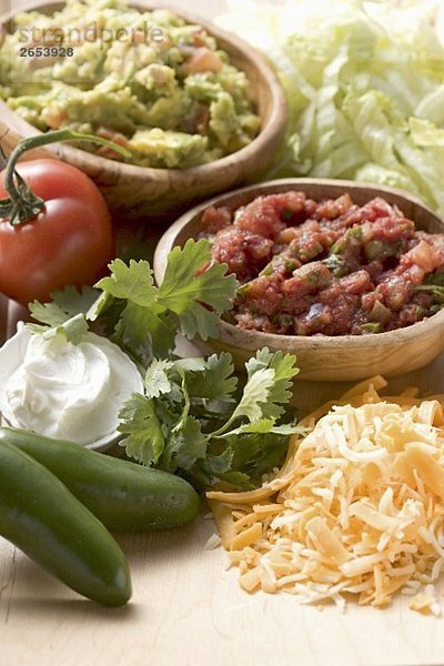 Guacamole  Salsa und Zutaten für Wraps