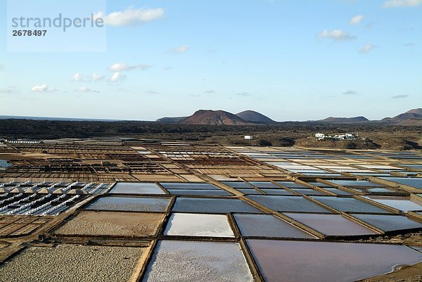 Erhöhte Ansicht der Salinen  Salinas de Janubio  Lanzarote  Kanaren  Spanien