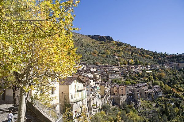 hoch oben Frankreich Gebäude Hügel Ansicht Flachwinkelansicht Provence - Alpes-Cote d Azur Winkel