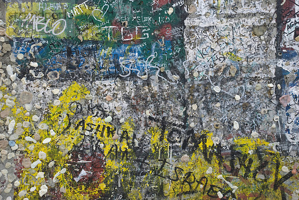 Deutschland  Berlin  Mauer mit Graffiti  Vollrahmen