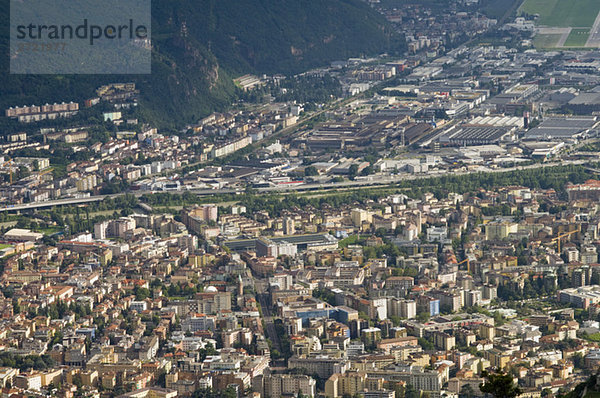 Italien  Südtirol  Bozen  Ansicht des Stadtbildes  erhöhte Ansicht