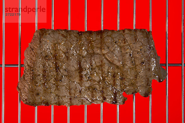 Gegrilltes Steak auf dem Grill  erhöhte Aussicht