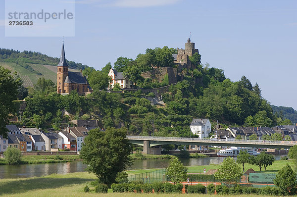 Brücke über Fluss  Saarburg  Rheinland-Pfalz  Deutschland