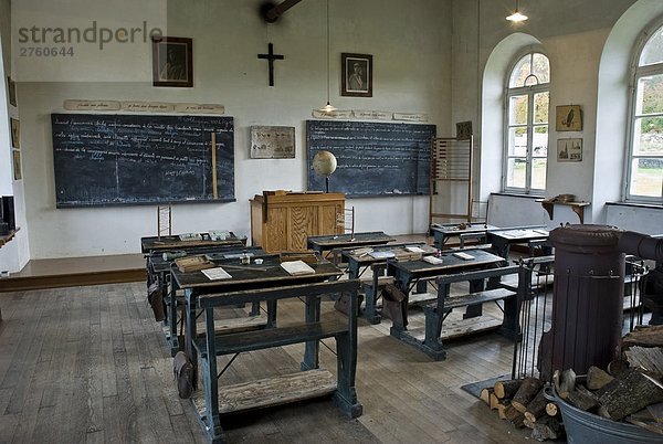 Belgien  Ardennen  Saint-Hubert Region  ländlichen Museum  Schule  Klassenzimmer.
