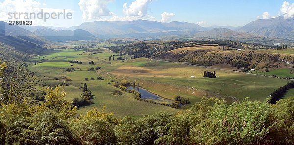 Panoramische Ansicht der Gebirge  Crown Range  Queenstown  Neuseeland Südinsel  Neuseeland