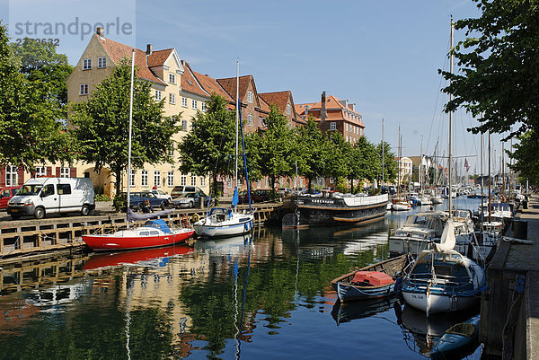 10850384  Boote  Christianshavn Kanal  Kanal  Kopenhagen  Dänemark  Skandinavien  Europa  Old Town  Boot  Hafen  Hafen  Port  historischen  Kai  Kaimauer  Kanal  Kanäle  Kanäle  Meer  Nordeuropa  Reise  Schiff  Schiffe  Segelboot  Stadt  Stadt  Land  Bank Wand  Uferpromenade  Wasser