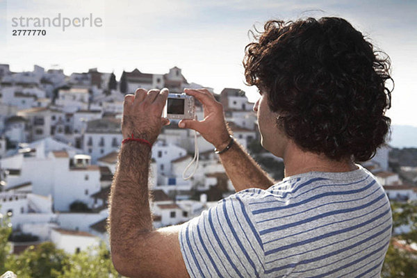 Mann fotografiert den Anblick