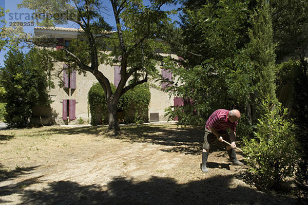 Provence Haus und Gärtnerin