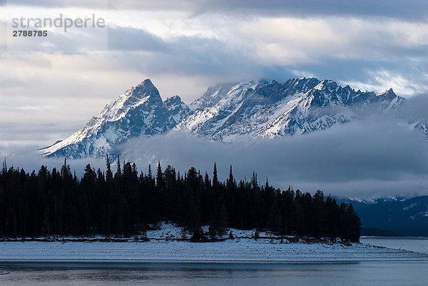 See mit Berg im Hintergrund  Grand Teton National Park  Wyoming  USA