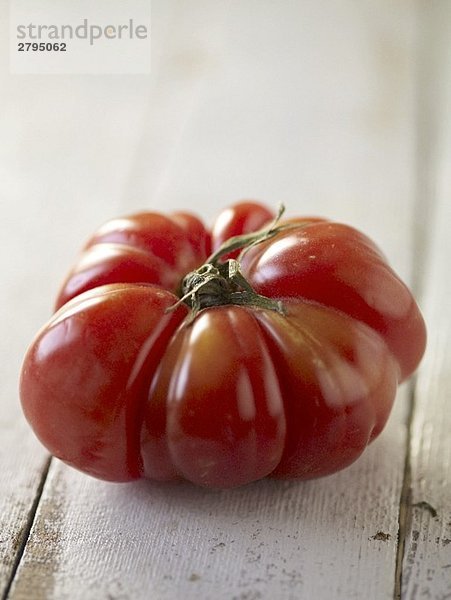 Eine rote Heirloom Tomate