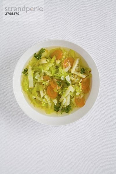 Ein Teller Gemüsesuppe