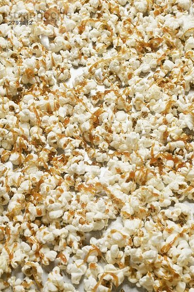 Popcorn mit Karamel (bildfüllend)
