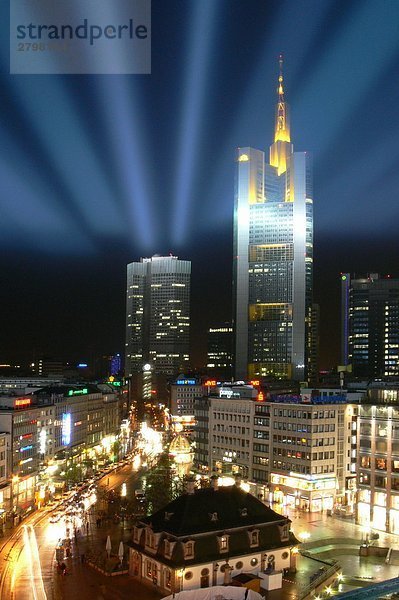 Gebäude beleuchtet nachts  Luminale Licht Festival  Frankfurt am Main  Hessen  Deutschland
