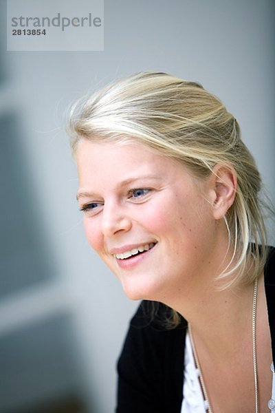 Portrait ein lächelnder blond Frau Schweden.