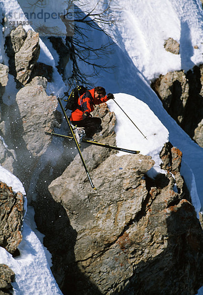 Ein Skifahrer in Bewegung Frankreich.