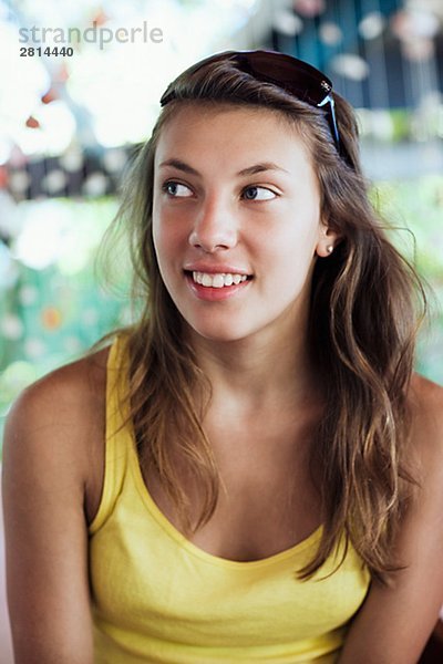Eine skandinavische Teenagerin lächelnd Thailand.