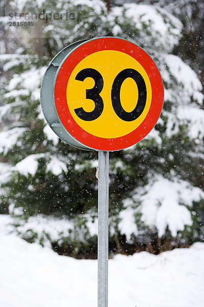Ein Straßenschild Schweden.