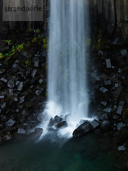 Ein Wasserfall Islands.