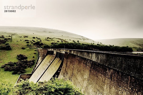 Talsperre am Fluss  Meldon dam  Dartmoor  Devon