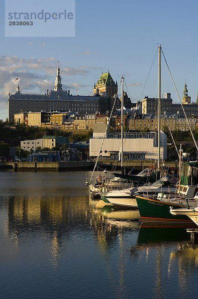 Morning light auf Marina Bereich Bassin Louise Blick über zu alten Quebec City  Quebec  Kanada.