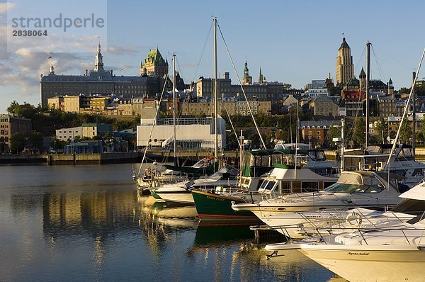 Morning light auf Marina Bereich Bassin Louise Blick über zu alten Quebec City  Quebec  Kanada.