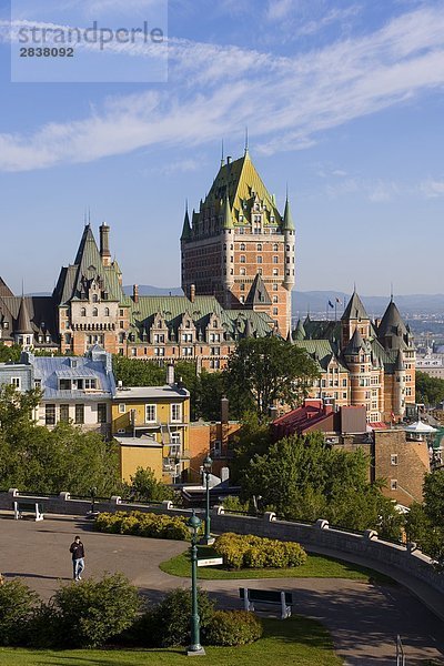 Chateau Frontenac Hotel und andere Gebäude entlang der Avenue St. Denise  Quebec City  tageszeiten Blick von der Zitadelle  Québec  Kanada.