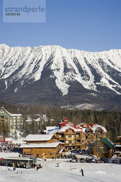 Blick auf Basis Dorf am Fernie Alpine Resort  Fernie  British Columbia  Kanada.